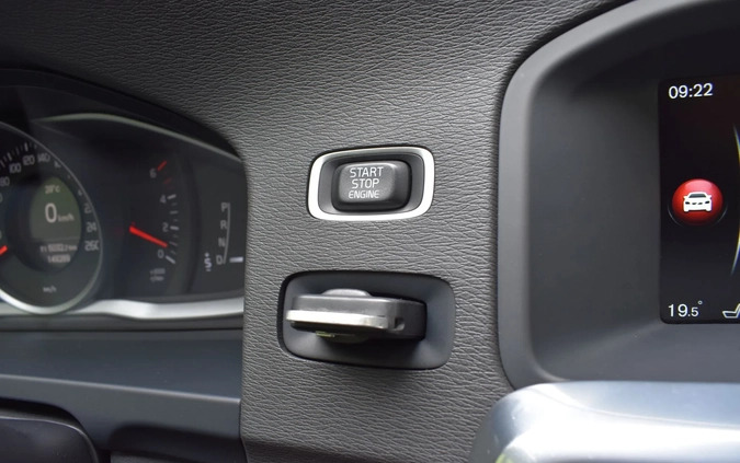 Volvo V60 cena 55900 przebieg: 149200, rok produkcji 2015 z Szprotawa małe 781